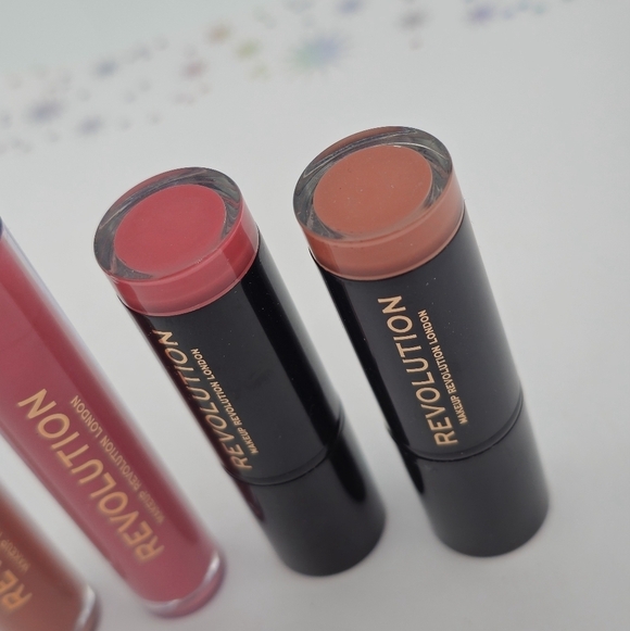 Makeup Revolution Cupid & Adore Lipstick & Lipgloss Set - Picture 3 of 5